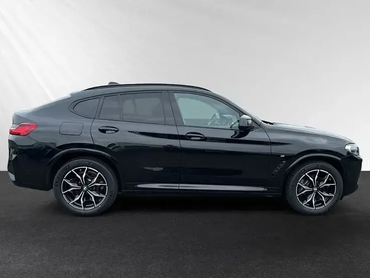 Gebraucht BMW X4 M Sport 286 PS (210 kW) 2025 Saphirschwarz metallic SUV