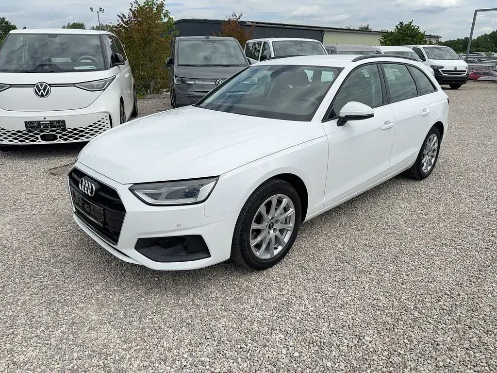Gebraucht Audi A4 Sport 204 PS (150 kW) 2023 Weiß Kombi