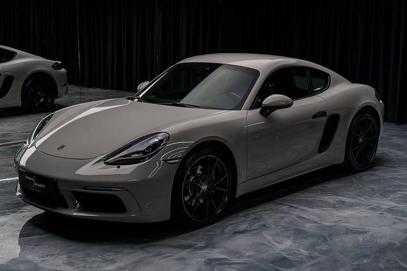 Grau Gebraucht 2017 Porsche 718 Cayman Coupé | 56.900 € (Fairer Preis) - Bild 1/4