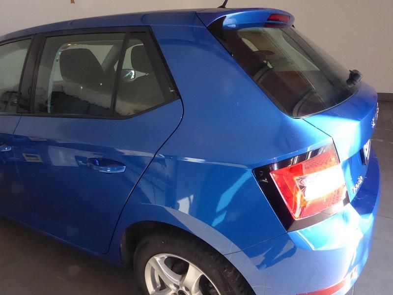 Blau Gebraucht 2020 Skoda Fabia Clever Kleinwagen | 12.690 € (Fairer Preis) - Bild 1/4