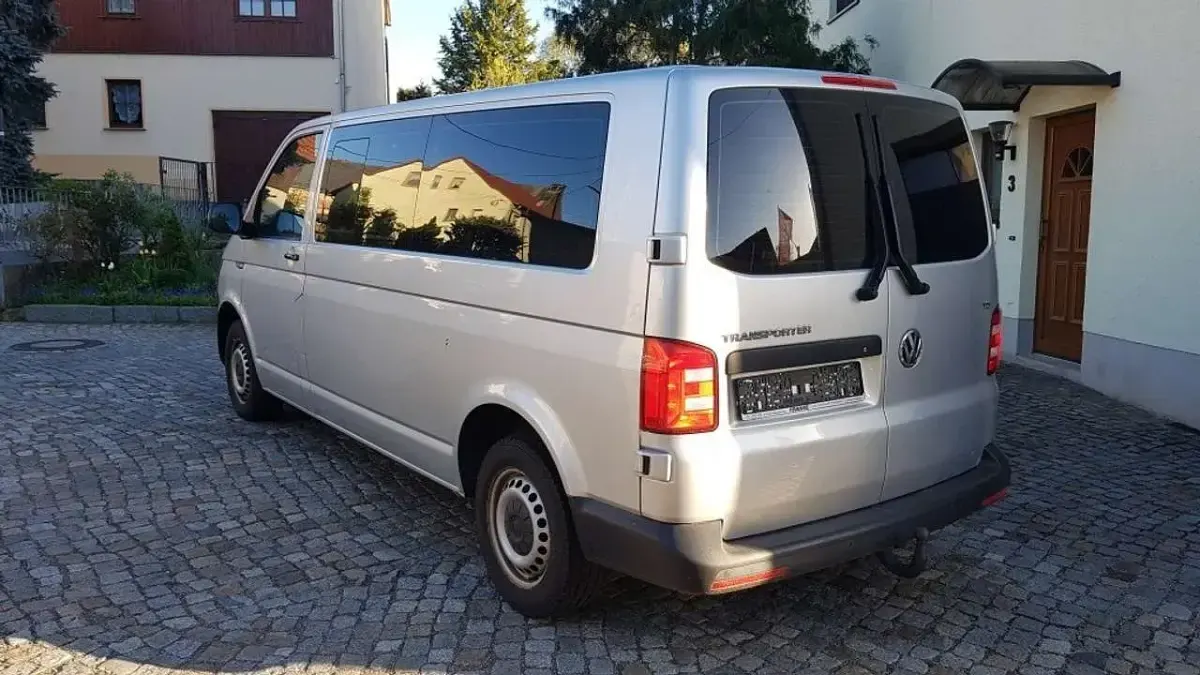 Gebraucht VW Transporter 150 PS (110 kW) 2017 Reflexsilber metallic Van