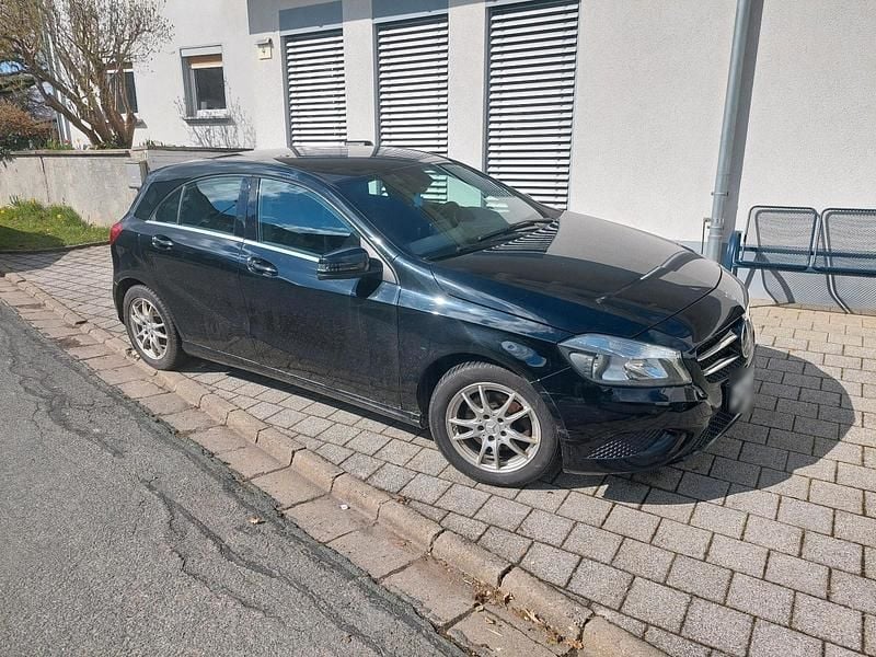 Gebraucht Mercedes A180 122 PS (89 kW) 2012 Schwarz Kleinwagen