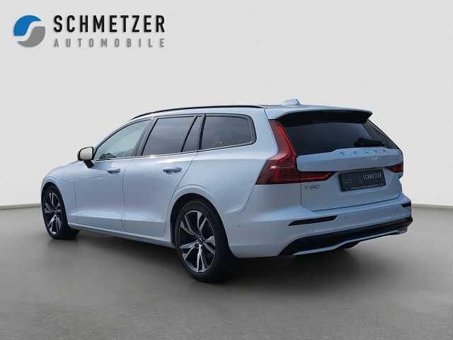 Gebraucht Volvo V60 145 PS (106 kW) 2024 Kombi
