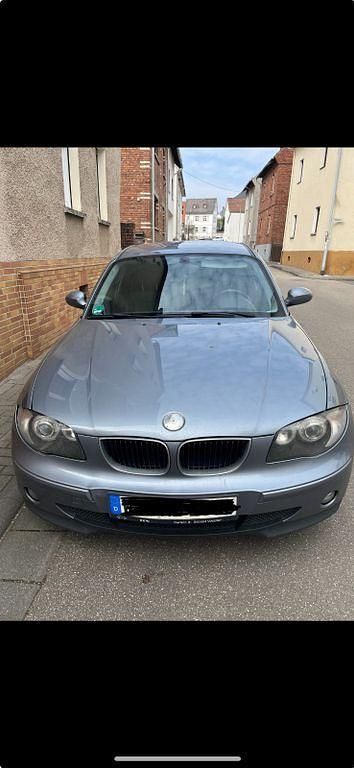 Grau Gebraucht 2005 BMW 116 Kleinwagen | 850 € (Superpreis) - Bild 1/4