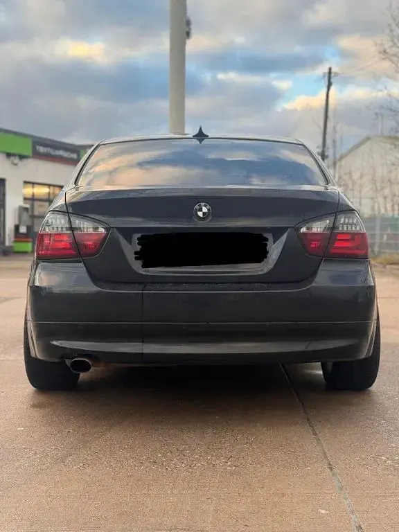 Gebraucht BMW 320 129 PS (94 kW) 2006 Schwarz Limousine
