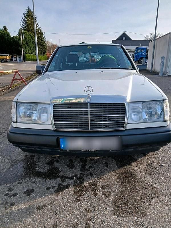 Weiß Gebraucht 1985 Mercedes 300 Limousine | 15.155 € - Bild 1/4