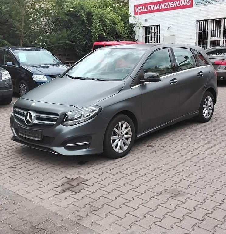 Grau Gebraucht 2015 Mercedes B180 Van / Kleinbus | 5.850 € - Bild 1/4