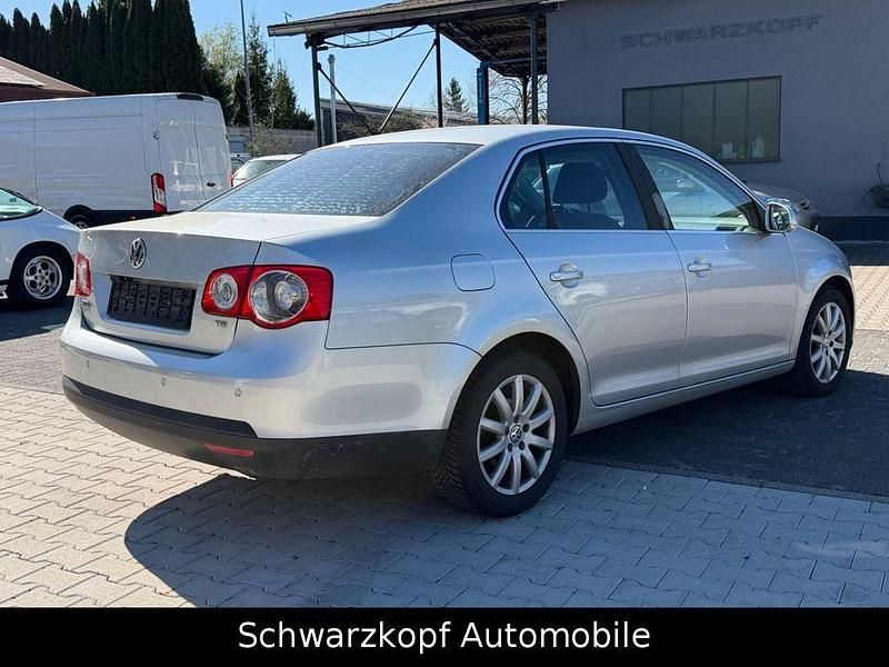 Gebraucht VW Jetta Comfortline 122 PS (89 kW) 2008 Silber Limousine