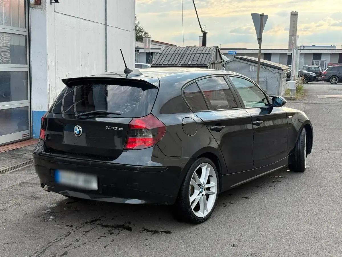 Gebraucht BMW 120 163 PS (119 kW) 2005 Schwarz Kleinwagen