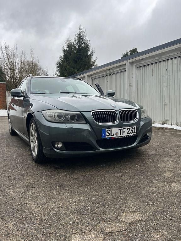 Grau Gebraucht 2008 BMW 325 Sport Line Kombi | 8.400 € (Fairer Preis) - Bild 1/4