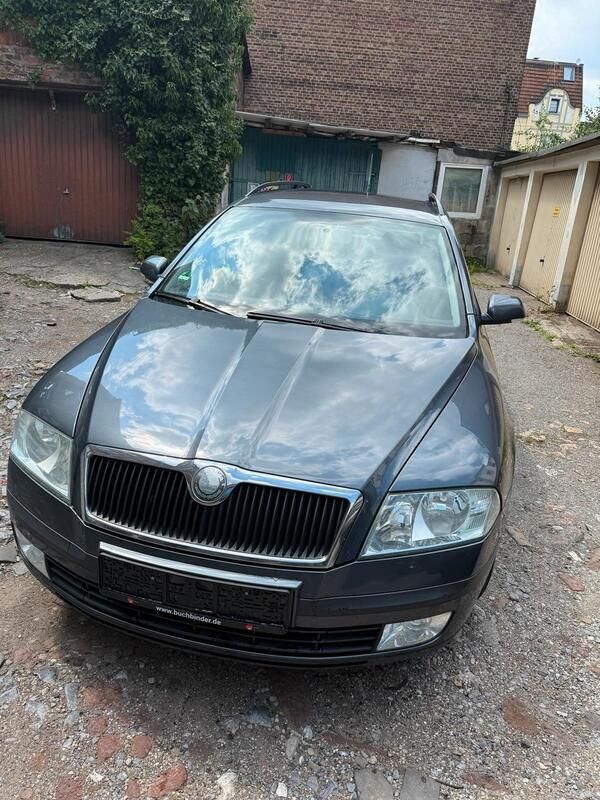 Grün Gebraucht 2007 Skoda Octavia Kombi | 2.500 € (Fairer Preis) - Bild 1/4