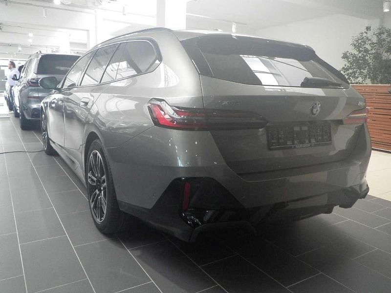 Gebraucht BMW 540 Performance 286 PS (210 kW) 2026 Oxidgrau ii metallic Kombi