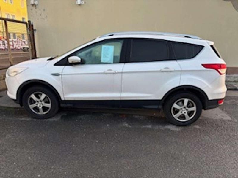 Gebraucht Ford Kuga Individual 150 PS (110 kW) 2015 Weiß SUV