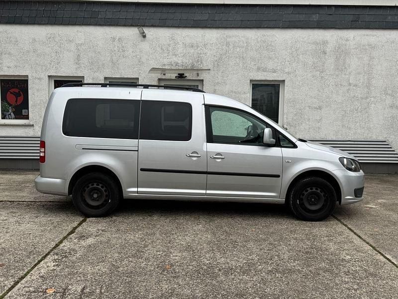 Gebraucht VW Caddy Maxi Trendline 140 PS (102 kW) 2013 Silber Van / Kleinbus