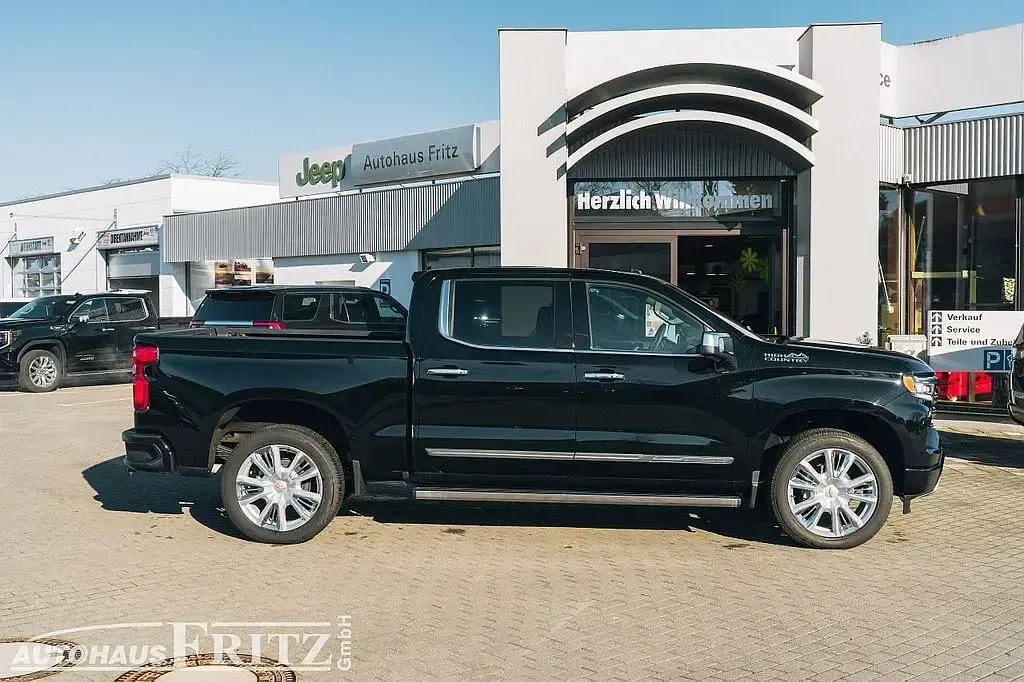 Neu Chevrolet Silverado 426 PS (313 kW) 2026 Schwarz SUV