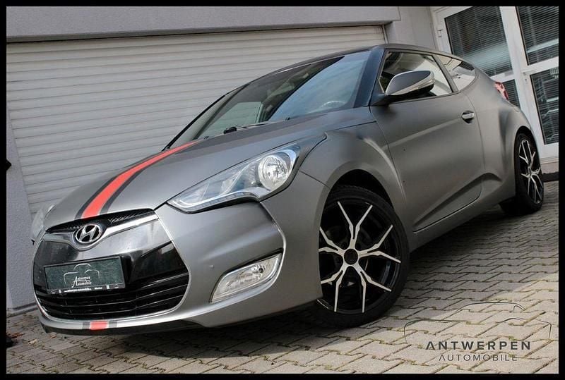 Sleek silver Gebraucht 2012 Hyundai Veloster Style Kleinwagen | 7.990 € (Fairer Preis) - Bild 1/4