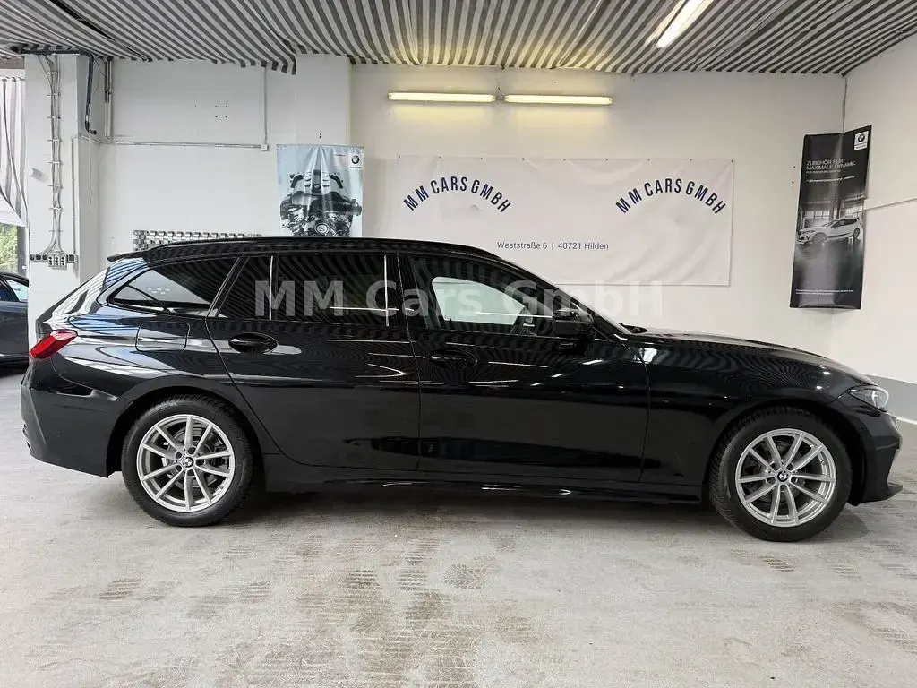 Gebraucht BMW 320 Sport Line 190 PS (139 kW) 2023 Schwarz Kombi