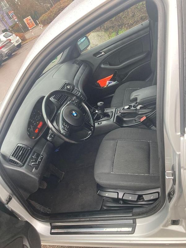 Gebraucht BMW 320 170 PS (125 kW) 2002 Silber Limousine