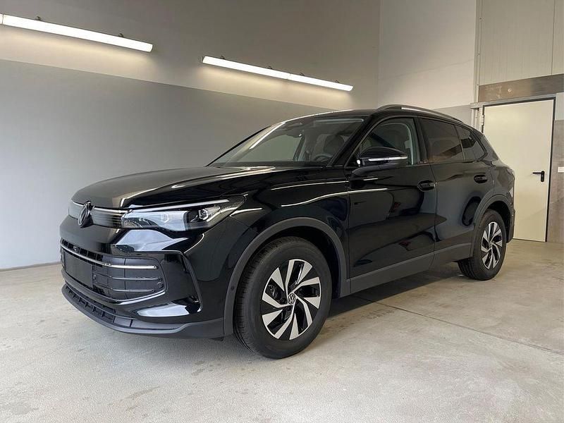 [2t2t] deep black metallic Neu 2024 VW Tiguan Life SUV | 40.990 € - Bild 1/4