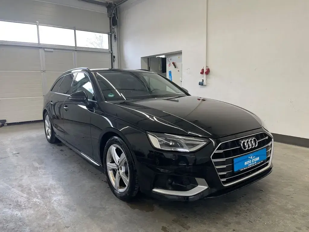 Gebraucht Audi A4 Advanced 136 PS (100 kW) 2022 Schwarz Kombi