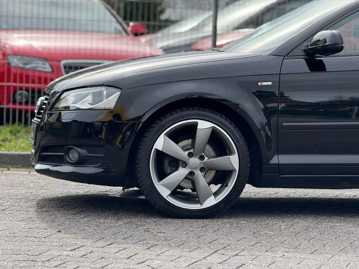 Używany Audi A3 S-Line 105 KM (77 kW) 2011 Czarny Hatchback