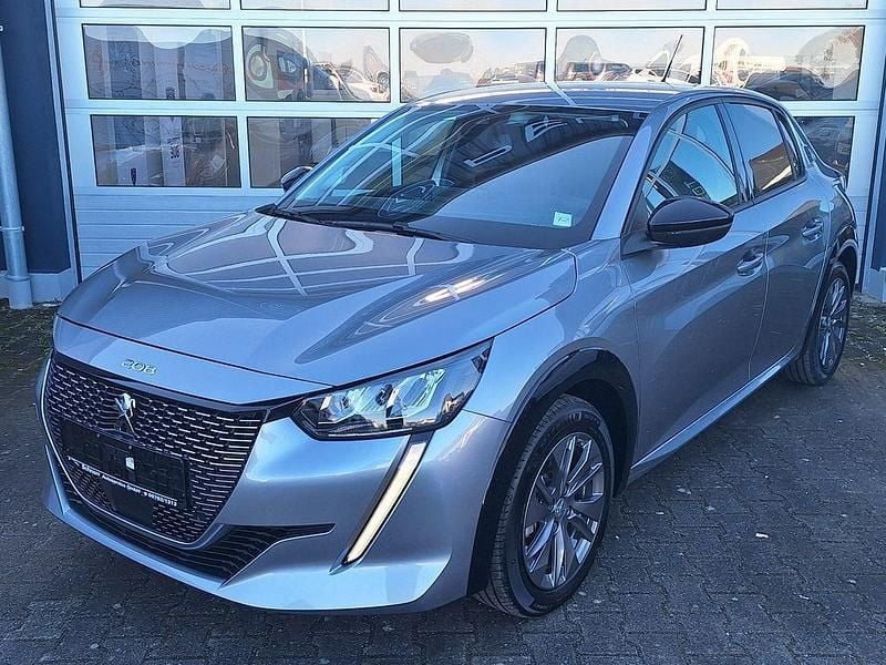 Gebraucht Peugeot e-208 Allure+ 100 kW (136 PS) 2023 Silber Kleinwagen