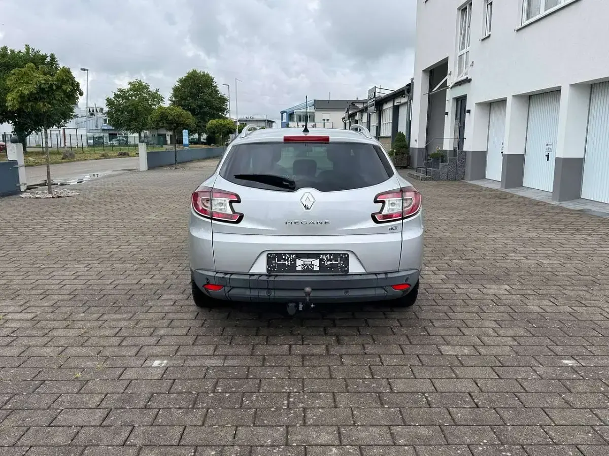 Gebraucht Renault Mégane GrandTour LIMITED 110 PS (80 kW) 2015 Platingrau Kombi