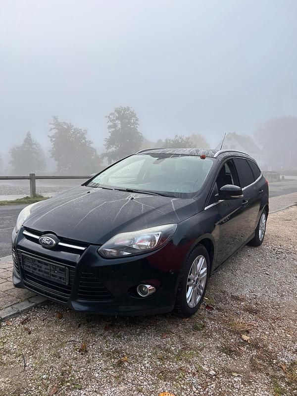 Schwarz Gebraucht 2014 Ford Focus Kombi | 3.100 € (Superpreis) - Bild 1/4