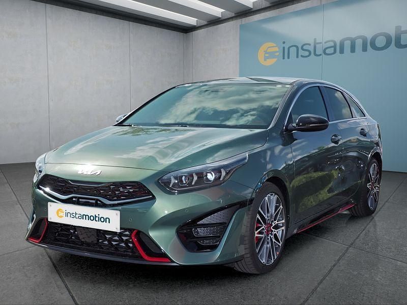 Grün Gebraucht 2022 Kia ProCeed GT Kleinwagen | 30.499 € (Etwas zu teuer) - Bild 1/4