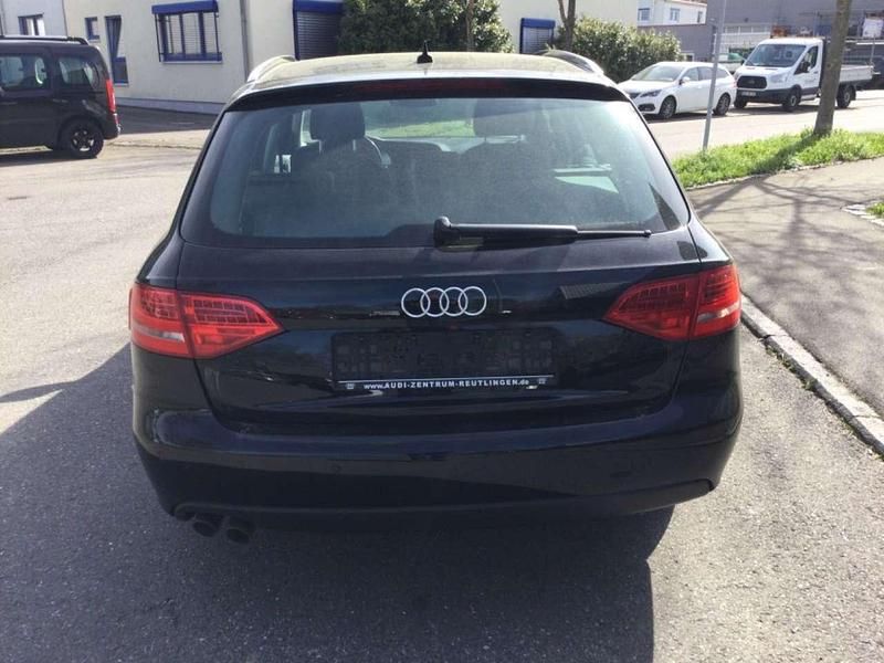 Gebraucht Audi A4 Attraction 143 PS (105 kW) 2011 Brillantschwarz Kombi