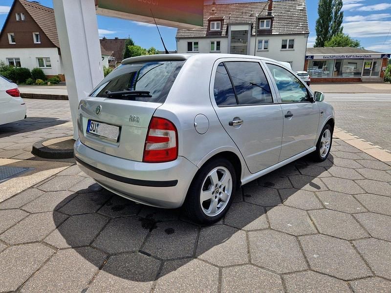 Gebraucht Skoda Fabia vRS 101 PS (74 kW) 2002 Silber Kleinwagen