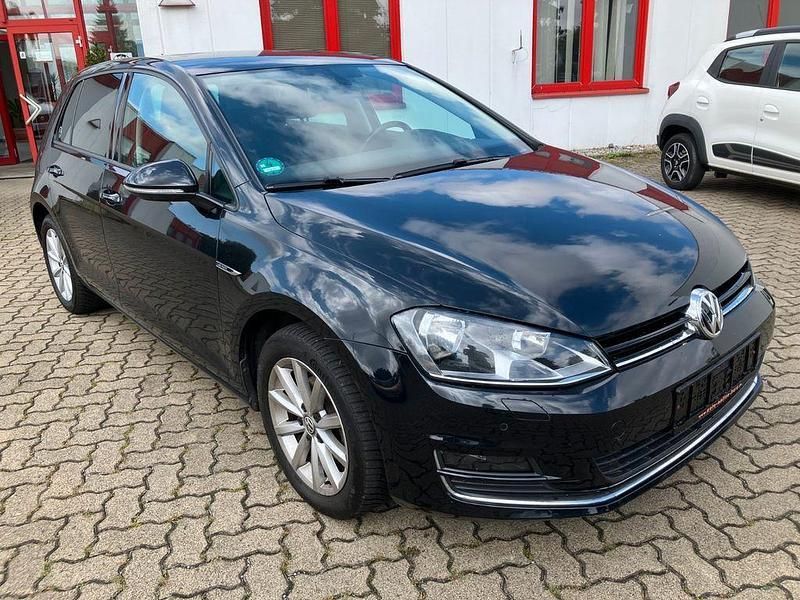 Schwarz Gebraucht 2016 VW Golf VII LOUNGE Limousine | 10.888 € (Fairer Preis) - Bild 1/4