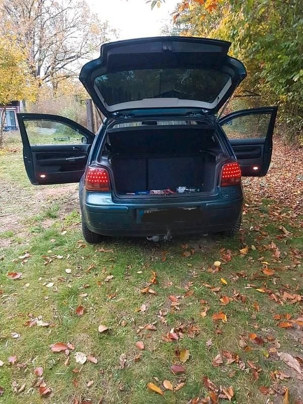 Second-hand VW Golf IV 2003 Verde Hatchback