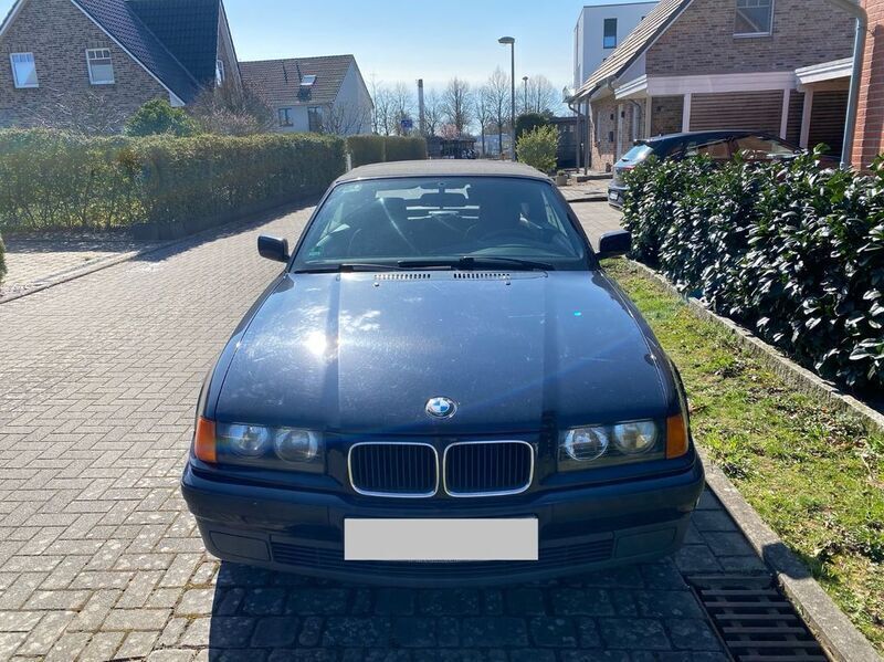 Blau Gebraucht 1994 BMW 318 Cabriolet Sport Line Cabrio | 6.000 € - Bild 1/4