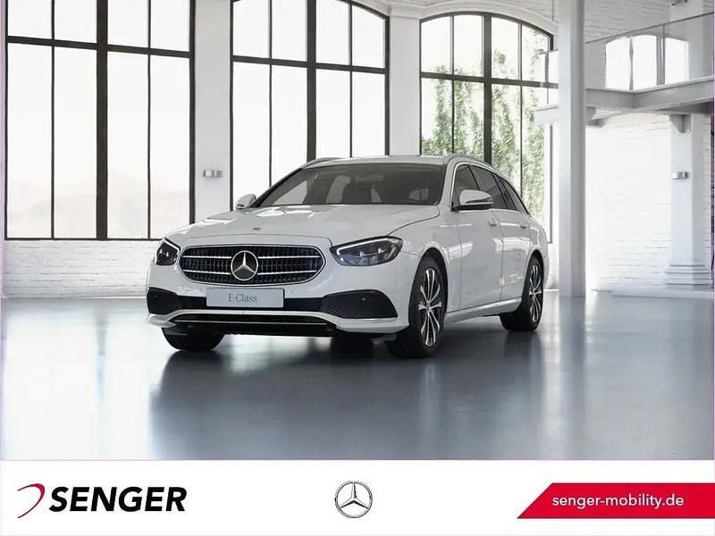 Gebraucht Mercedes E300 Avantgarde 194 PS (142 kW) 2022 Unilack polarweiß Kombi