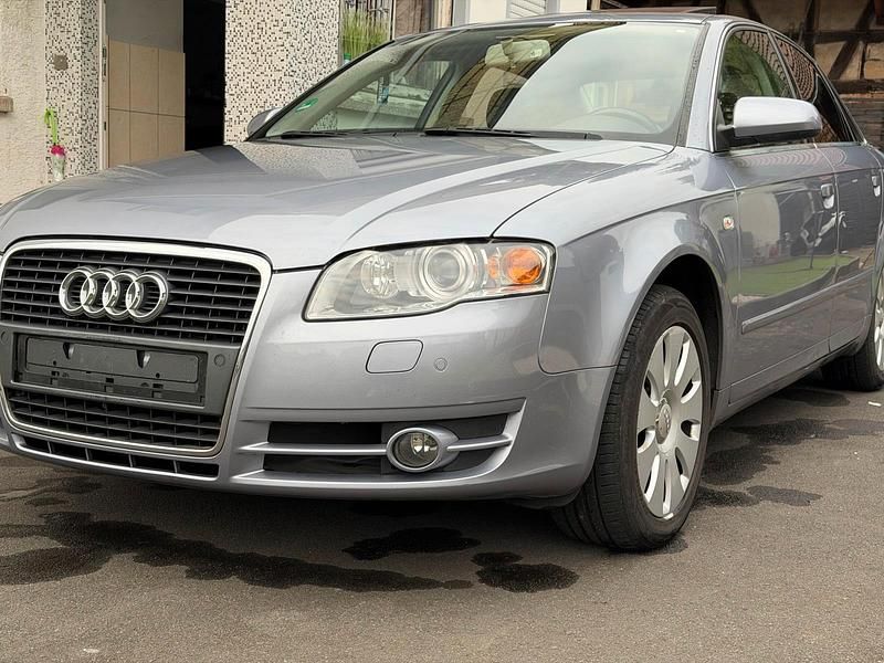 Grau Gebraucht 2006 Audi A4 Limousine | 2.450 € (Superpreis) - Bild 1/4