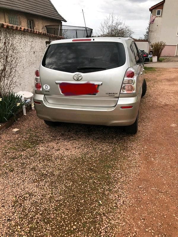 Gebraucht Toyota Corolla Verso 129 PS (94 kW) 2008 Silber Van / Kleinbus