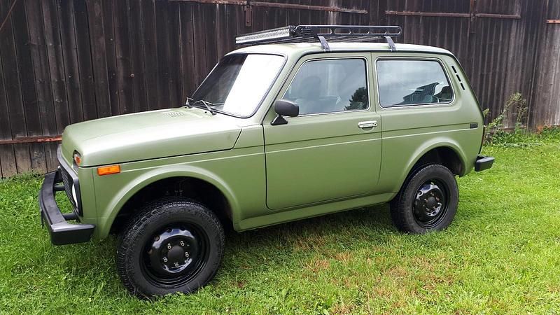 Grün Gebraucht 2006 Lada niva SUV | 3.750 € (Superpreis) - Bild 1/4