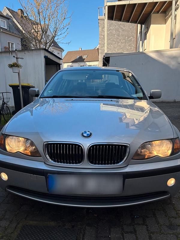 Second-hand BMW 320 170 CP (125 kW) 2003 Argintiu Berlinǎ
