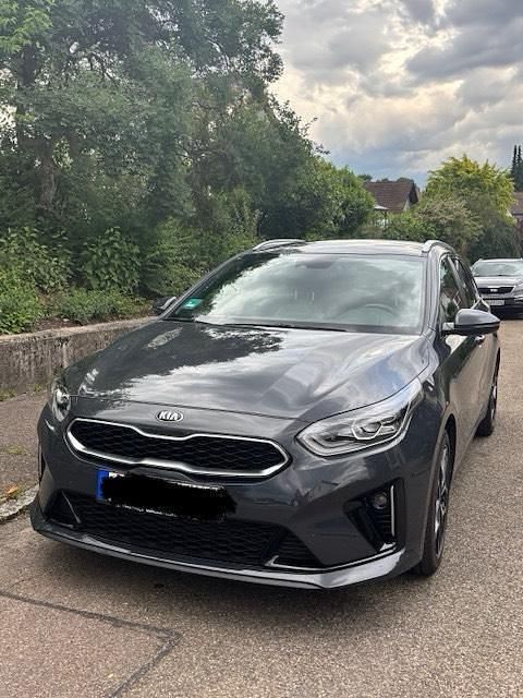 Grau Gebraucht 2022 Kia Ceed GT GT-Line Kombi | 23.900 € (Fairer Preis) - Bild 1/4