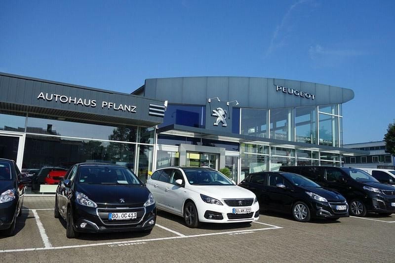 Gebraucht Peugeot 208 Allure 102 PS (75 kW) 2020 Weiss Kleinwagen