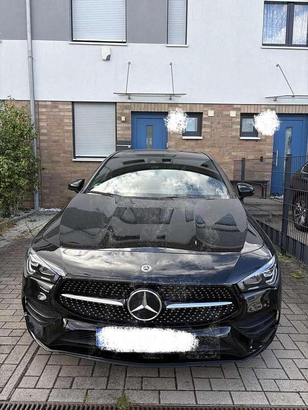 Schwarz Gebraucht 2019 Mercedes CLA200 Shooting Brake AMG line Kombi | 24.800 € (Guter Preis) - Bild 1/4