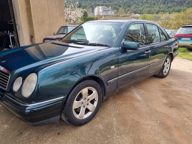 Gebraucht Mercedes E300 177 PS (130 kW) 1997 Grün Limousine
