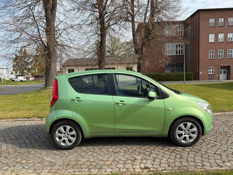Second-hand Opel Agila 86 CP (63 kW) 2009 Verde Hatchback