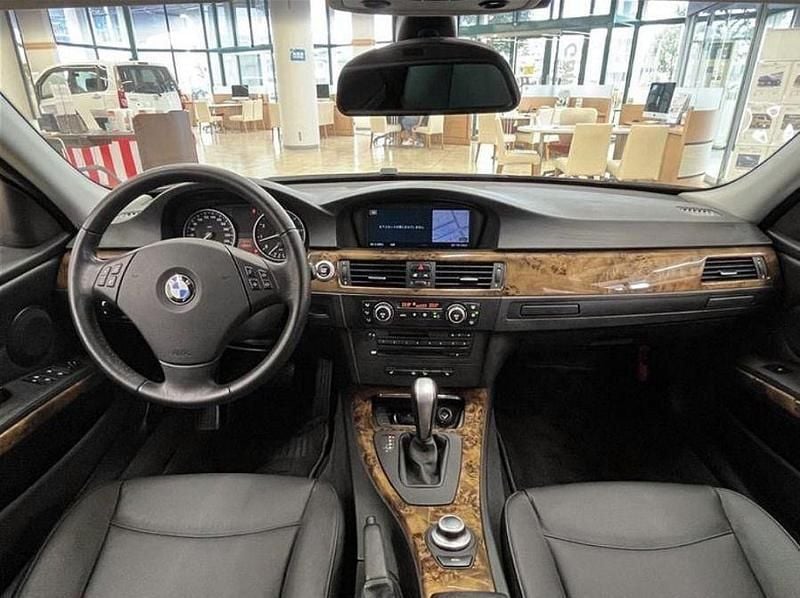 Gebraucht BMW 325 218 PS (160 kW) 2008 Schwarz Limousine