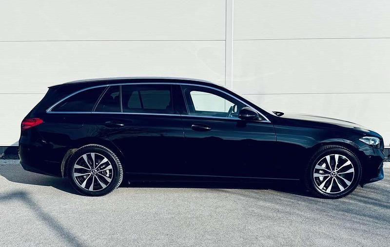 Gebraucht Mercedes C300e Avantgarde 204 PS (150 kW) 2022 Schwarz Kombi