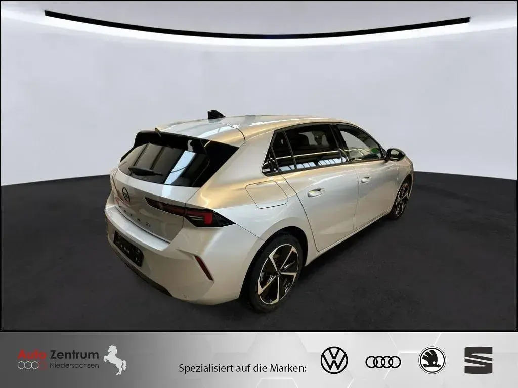 Gebraucht Opel Astra 131 PS (96 kW) 2024 Silber Kleinwagen