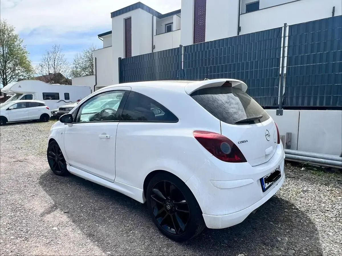 Używany Opel Corsa Edition 80 KM (58 kW) 2009 Biały Hatchback