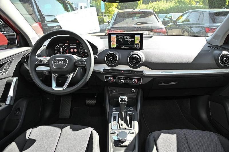 Gebraucht Audi Q2 S-Line 150 PS (110 kW) 2024 Progressivrot metallic SUV