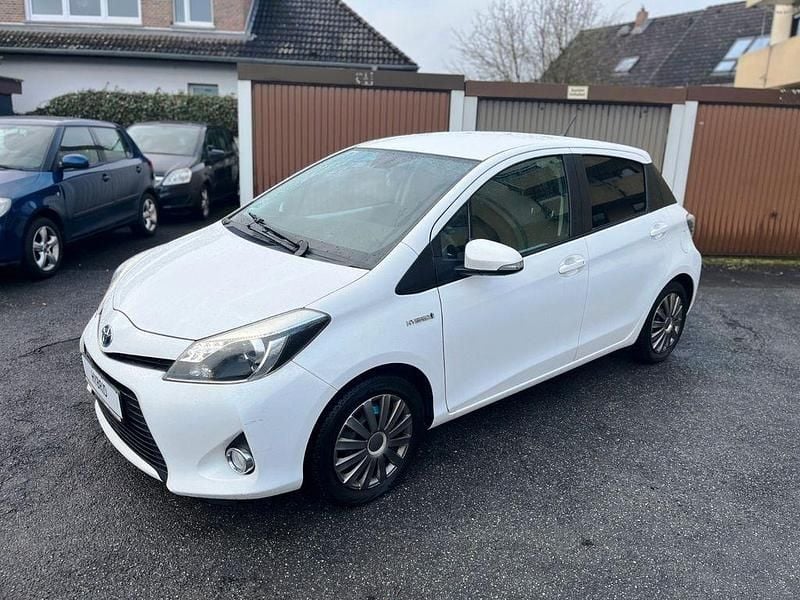 Gebraucht Toyota Yaris Hybrid Edition 75 PS (55 kW) 2014 Super white 2 Kleinwagen